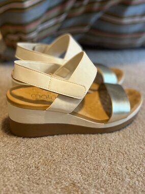 Malo White & Gold Super Comfort Wedges (Sz. 8)